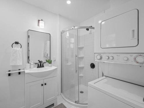 Shadyside, Central !4 Stylish and Central Studio With Free Parking detail