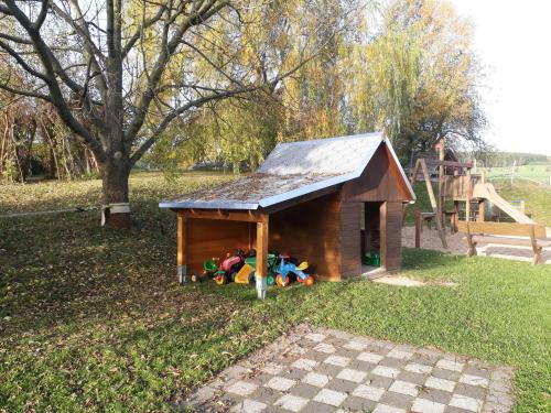 ملعب للأطفال, Ferienhof Näcke mit Flechtwerkstatt (Ferienhof Nacke mit Flechtwerkstatt) in Klingenberg