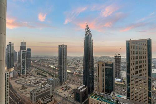 Luxe 2BR Burj Vista Retreat, Steps from Dubai Mall & Burj Khalifa, Dubai (Foto 9)