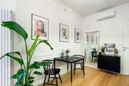Discover Krakow Apartments - Lubomirskiego St - Classic & Modern - Near Main Station, Netflix and AC, Cracovia
