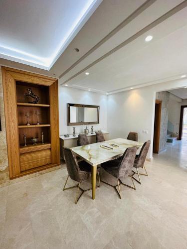 Charming Villa, Breathtaking Garden View, Casablanca (zdjęcie 8)
