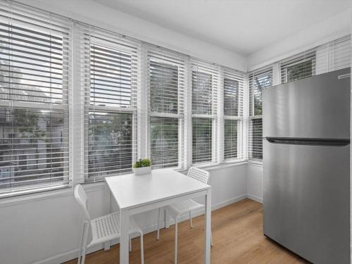 Shadyside, Central !5 Stylish and Bright Studio With Free Parking in Pittsburgh, USA