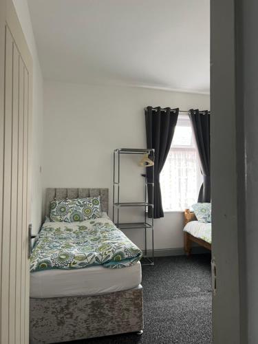 Dane Guest House Free Parking Fast WiFi Modern Living in เบิร์นเลย์