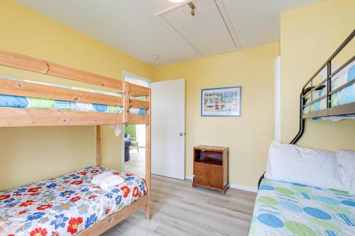 Updated Galveston Home with Deck - 150 Ft to Beach! - image 6