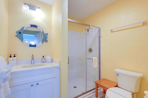 Updated Galveston Home with Deck - 150 Ft to Beach! - image 10
