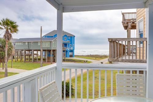 Updated Galveston Home with Deck - 150 Ft to Beach! - image 10