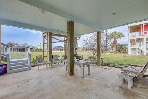 Updated Galveston Home with Deck - 150 Ft to Beach! - image 13