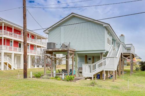 Updated Galveston Home with Deck - 150 Ft to Beach! - image 12