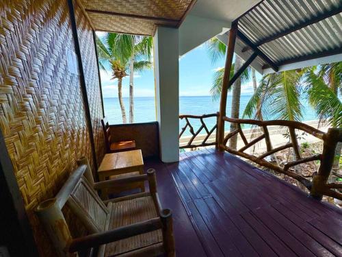 White Knight Seaview in เกาะซีกีคอร์