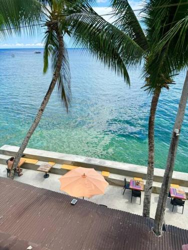 White Knight Seaview in เกาะซีกีคอร์