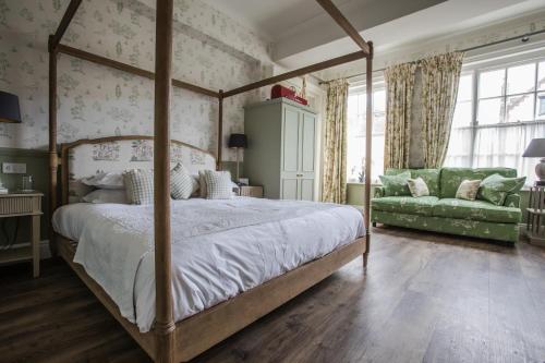 The George Hotel