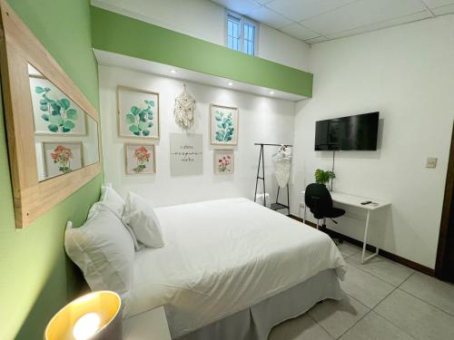 Deluxe Double Room with Bath image 10