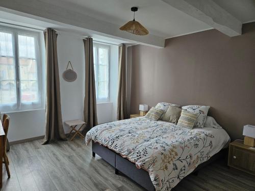 grande chambre confort les arcades in Saint-Clar