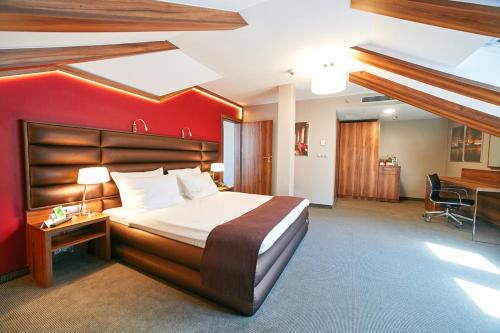 Ágy, Holiday Inn Krakow City Centre By IHG near 19.Századi Lengyel Festészet Galéria