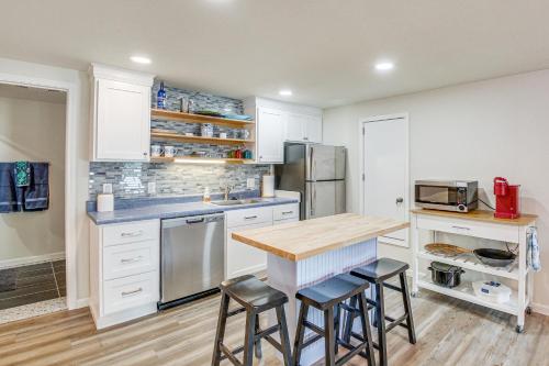 Scenic Studio on Lake Desoto with Patio! detail
