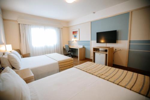 561430598 Comfort Suites Londrina