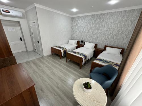 3 twin beds