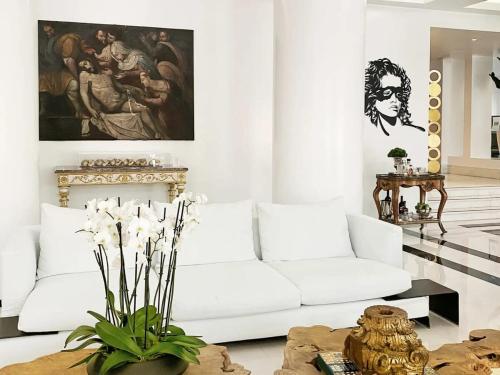 Elegant 1BR Suite with Superb View - image 7