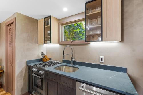 Bronze Suite in Greenwood Lake, USA