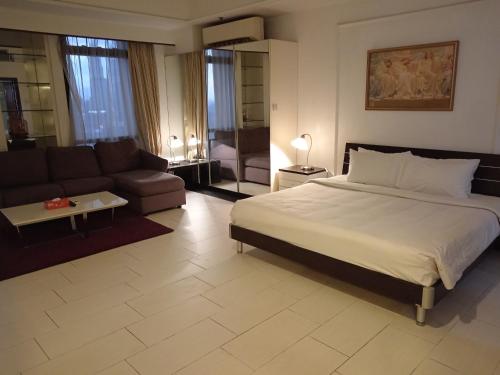 KING SERVICE SUITES at TIMES SQUARE - image 10