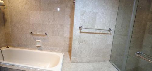 KING SERVICE SUITES at TIMES SQUARE - image 12