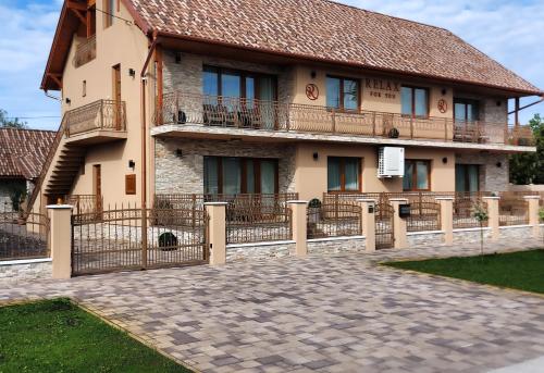 Viesnīcas āriene, Relax for you Apartmanház (Relax for you Apartmanhaz) in Cserkeszőlő
