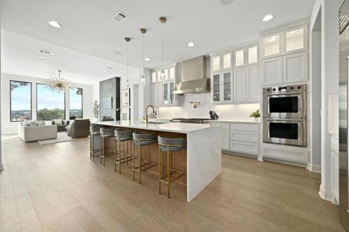 Lone Star Luxe Luxury Getaway On Lake Travis in Jonestown (TX)