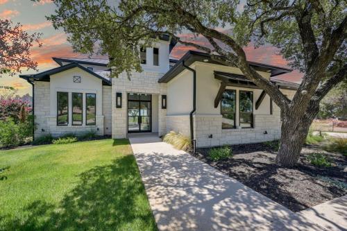 Lone Star Luxe Luxury Getaway On Lake Travis in Jonestown, USA