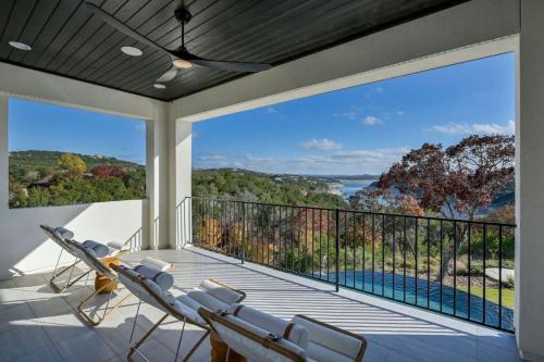 Lone Star Luxe Luxury Getaway On Lake Travis in Jonestown (TX)