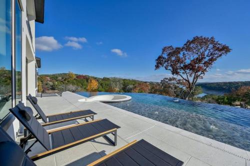 Lone Star Luxe Luxury Getaway On Lake Travis in Jonestown (TX)