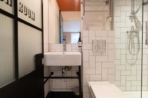 room2 Hammersmith - main image