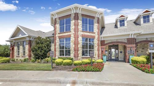 Landing at Ranch at Fossil Creek - 1 Bedroom in North Fort Worth in Fort Worth, USA