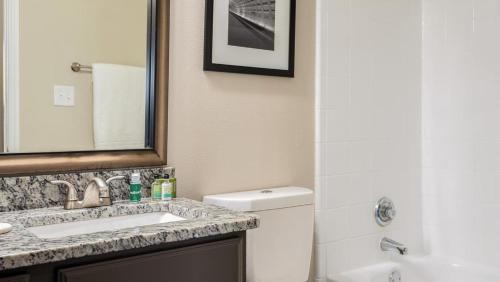Landing at Ranch at Fossil Creek - 1 Bedroom in North Fort Worth in Fort Worth, USA