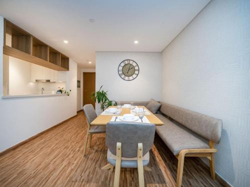 LUXFolio Retreats - Iconic Burj Khalifa View - image 3