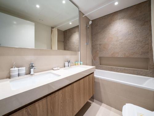 LUXFolio Retreats - Iconic Burj Khalifa View - image 9