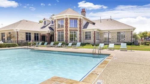 Landing at Ranch at Fossil Creek - 1 Bedroom in North Fort Worth in Fort Worth, USA