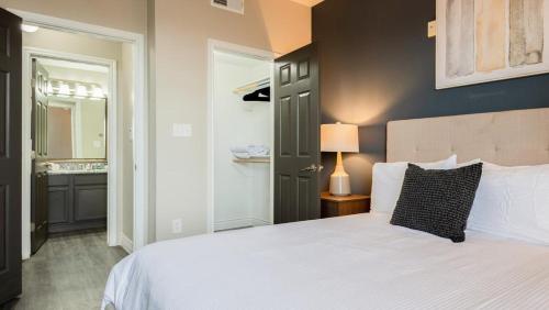 Landing at Ranch at Fossil Creek - 1 Bedroom in North Fort Worth in Fort Worth, USA