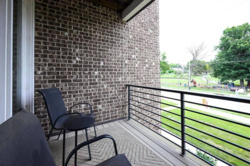 WeHo Nashville Home, Geodis Park, Private Movie Theater! 10min to Broadway! Sleeps 10! in Nashville, USA