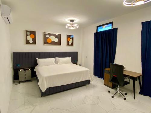 Junior Suite with Balcony image 7