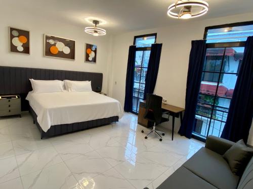 Junior Suite with Balcony image 6