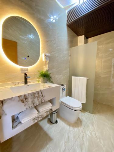 Junior Suite with Balcony image 1