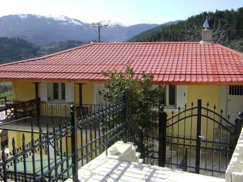 Σπίτι Στη Λίμνη Πλαστήρα Μπελοκομίτη gîte à louer Mándra