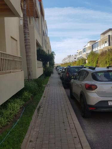 Beach-Side 2-BR Oasis with Private Pool & Parking, Casablanca (Foto 8)