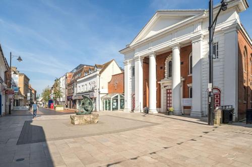 ทัศนียภาพ, Anchor in บัสสิ้งสโตค