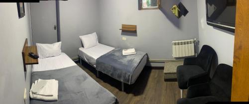 2 twin beds