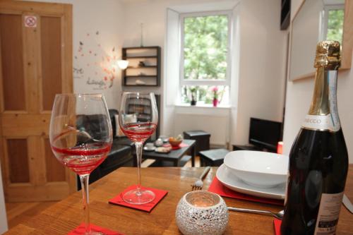 Chic & bright flat near Holyrood Park, Edinburgh (photo 7)