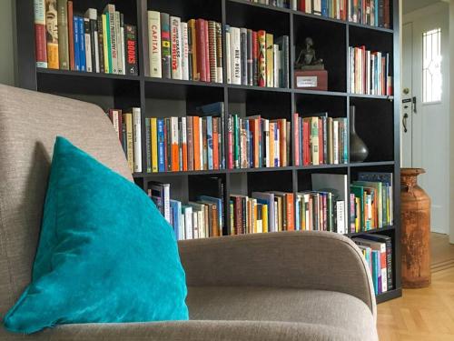 5BR,3BA Family Friendly City Cottage in Vancouver, Canada