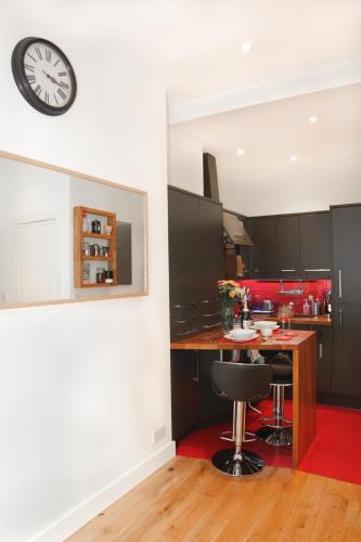 Chic & bright flat near Holyrood Park, Edinburgh (photo 3)