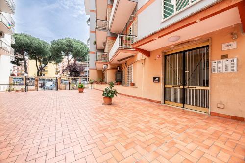 Flower Apartment - image 4