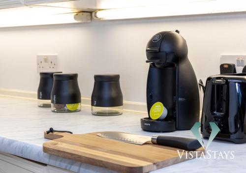 Spacious 5BDR House By Vista Stays Short Lets & Serviced Accommodation Manchester With Free WiFi, Parking & Netflix, Manchester (fotografie 7)